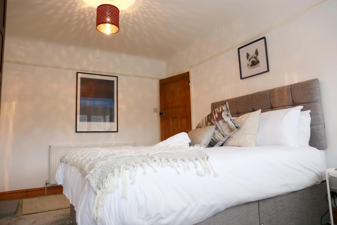 Lions Den - Zoo Accommodation Chester Dış mekan fotoğraf